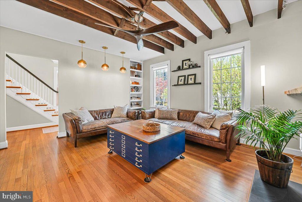 Image 8 of property listing at 4214 OAKRIDGE LN, Chevy Chase, MD 20815