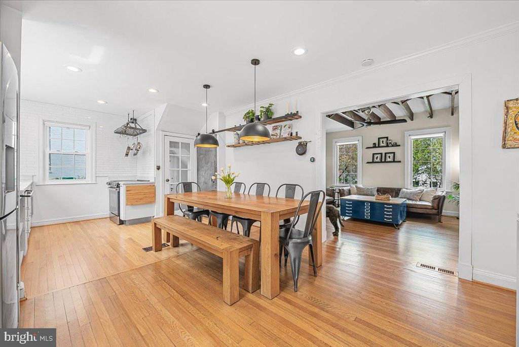 Image 9 of property listing at 4214 OAKRIDGE LN, Chevy Chase, MD 20815