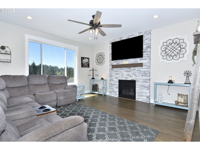 37996 JUNIPER St, Sandy, OR 97055