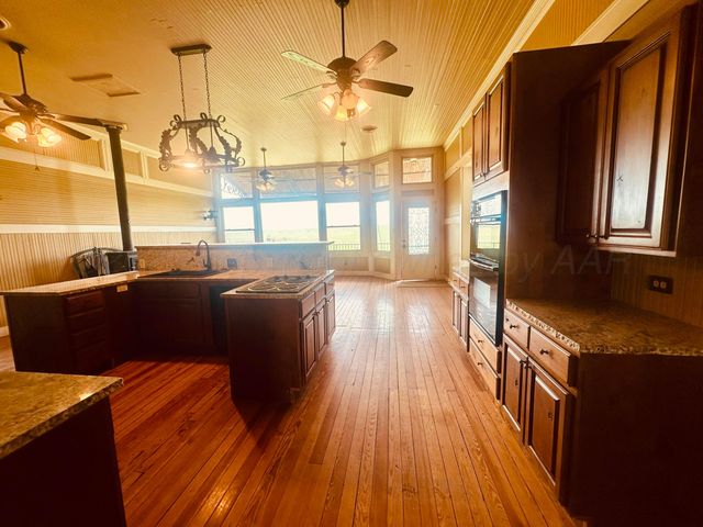 5100 CR L, Stratford, TX 79084