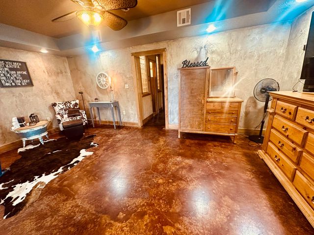 5100 CR L, Stratford, TX 79084