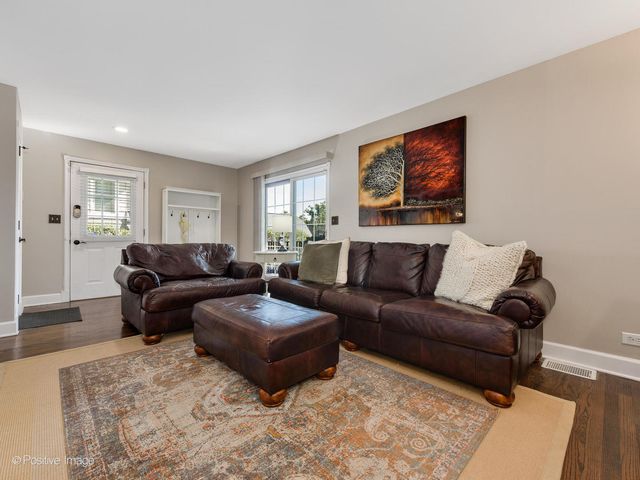 789 Hill Avenue, Glen Ellyn, IL 60137