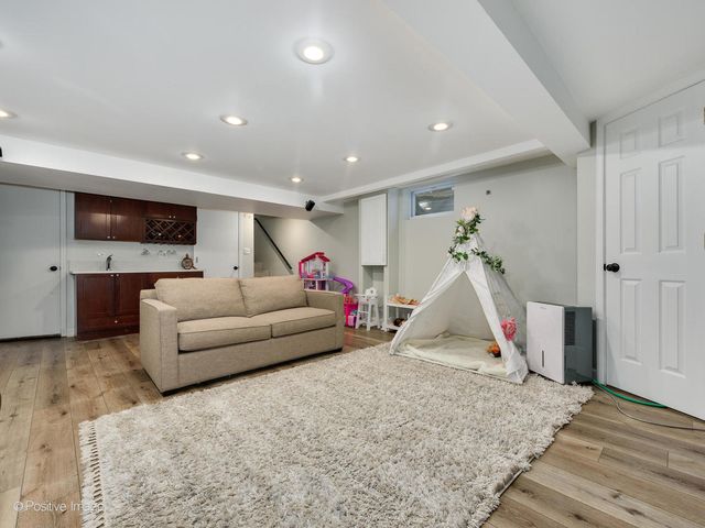 789 Hill Avenue, Glen Ellyn, IL 60137