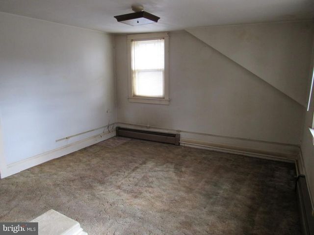 8 FAIRVIEW AVE, Bausman, PA 17504