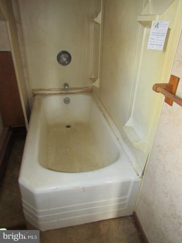 8 FAIRVIEW AVE, Bausman, PA 17504