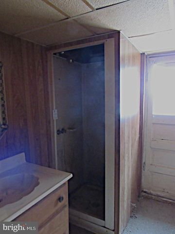 8 FAIRVIEW AVE, Bausman, PA 17504