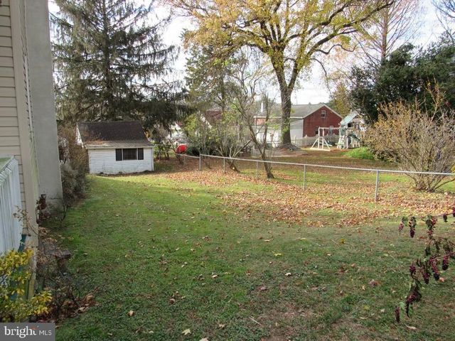 8 FAIRVIEW AVE, Bausman, PA 17504