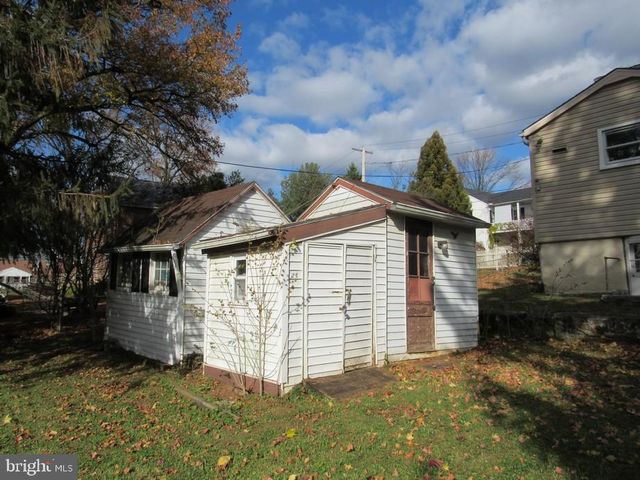 8 FAIRVIEW AVE, Bausman, PA 17504