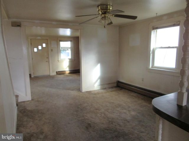 8 FAIRVIEW AVE, Bausman, PA 17504