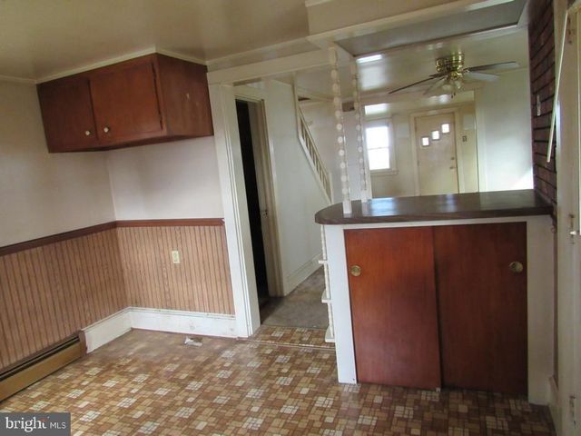 8 FAIRVIEW AVE, Bausman, PA 17504