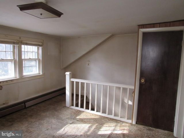 8 FAIRVIEW AVE, Bausman, PA 17504