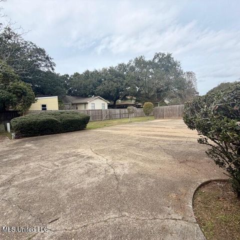 1301 Heidenheim Drive, Pascagoula, MS 39581