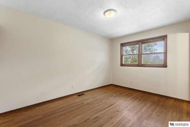 7629 Nebraska Avenue, Omaha, NE 68134