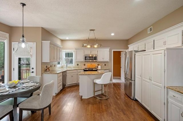 8202 W 144th Terrace, Overland Park, KS 66223