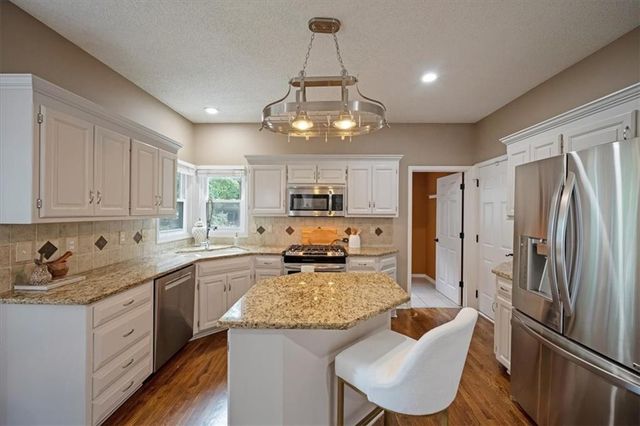 8202 W 144th Terrace, Overland Park, KS 66223