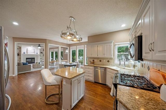 8202 W 144th Terrace, Overland Park, KS 66223