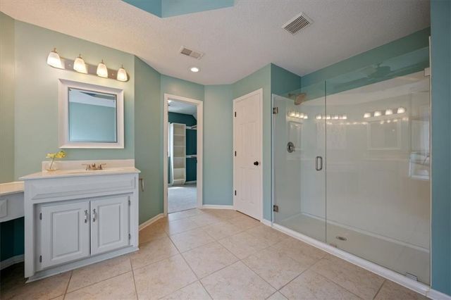 8202 W 144th Terrace, Overland Park, KS 66223