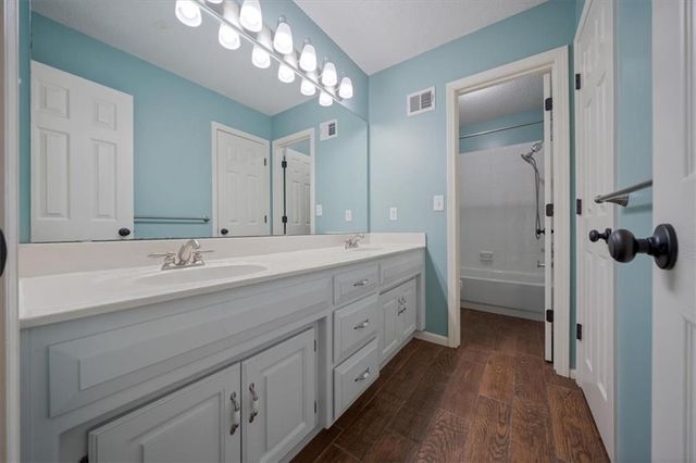 8202 W 144th Terrace, Overland Park, KS 66223