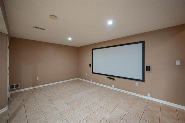 8202 W 144th Terrace, Overland Park, KS 66223