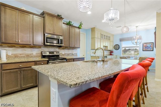 3188 Amadora CIR, Cape Coral, FL 33909