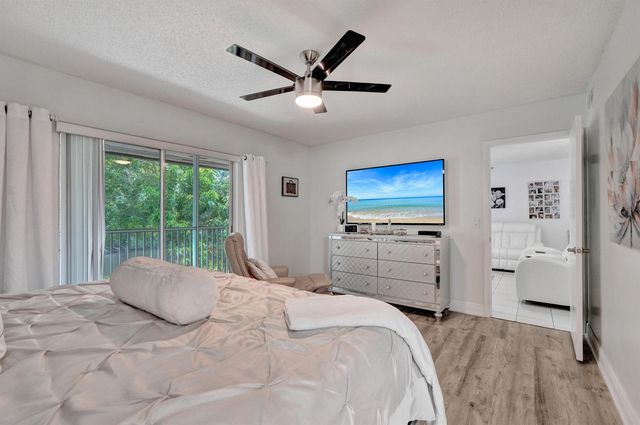 130 LAKE MERYL Drive 227, West Palm Beach, FL 33411