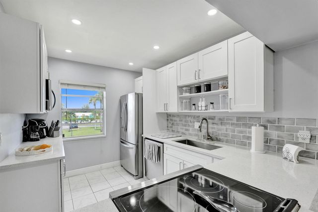 130 LAKE MERYL Drive 227, West Palm Beach, FL 33411