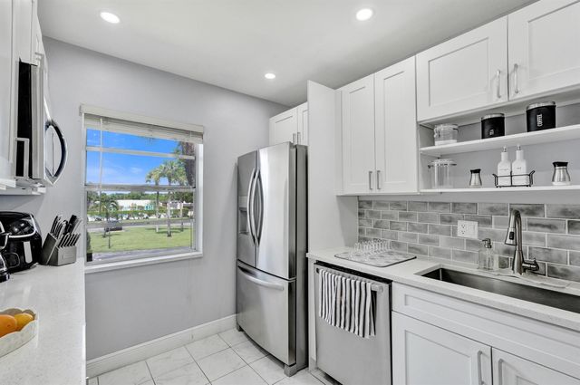 130 LAKE MERYL Drive 227, West Palm Beach, FL 33411