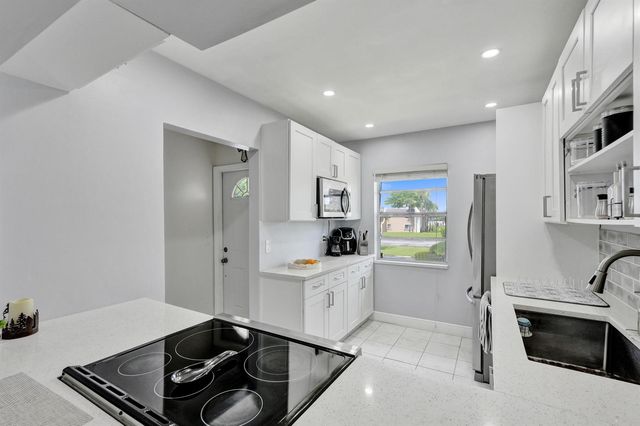 130 LAKE MERYL Drive 227, West Palm Beach, FL 33411