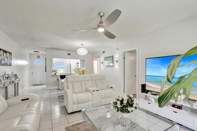 130 LAKE MERYL Drive 227, West Palm Beach, FL 33411