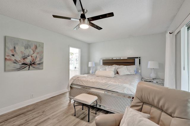 130 LAKE MERYL Drive 227, West Palm Beach, FL 33411