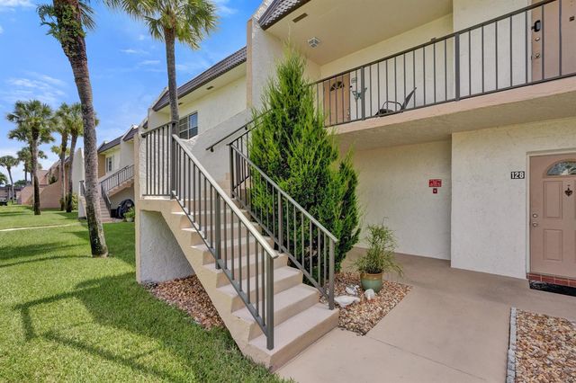 130 LAKE MERYL Drive 227, West Palm Beach, FL 33411