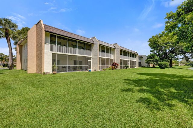 130 LAKE MERYL Drive 227, West Palm Beach, FL 33411