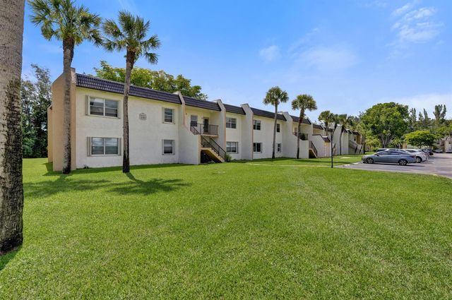 130 LAKE MERYL Drive 227, West Palm Beach, FL 33411