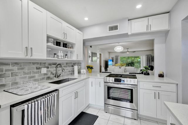 130 LAKE MERYL Drive 227, West Palm Beach, FL 33411