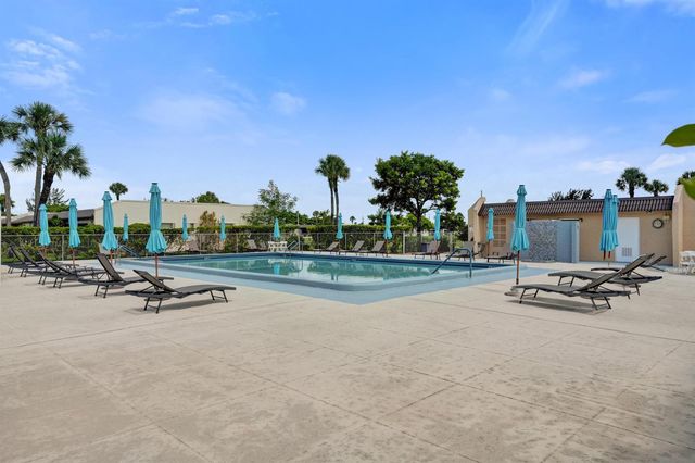 130 LAKE MERYL Drive 227, West Palm Beach, FL 33411