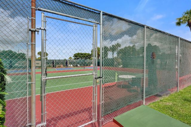 130 LAKE MERYL Drive 227, West Palm Beach, FL 33411