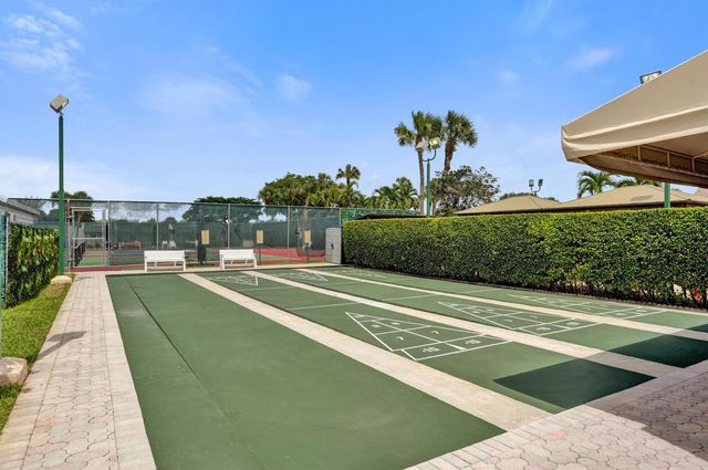 130 LAKE MERYL Drive 227, West Palm Beach, FL 33411