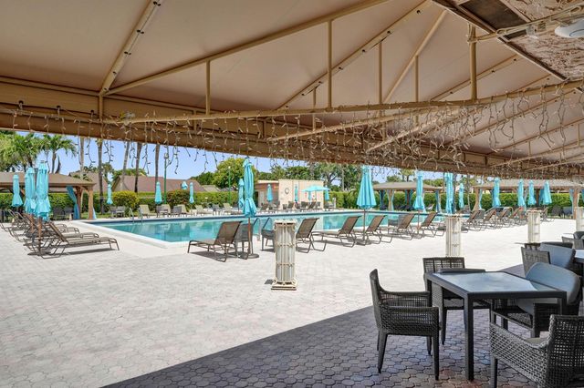 130 LAKE MERYL Drive 227, West Palm Beach, FL 33411