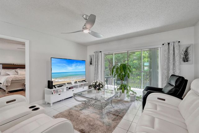 130 LAKE MERYL Drive 227, West Palm Beach, FL 33411