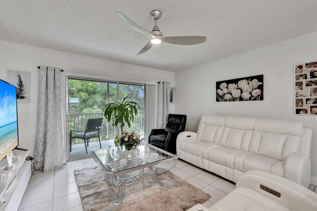 130 LAKE MERYL Drive 227, West Palm Beach, FL 33411