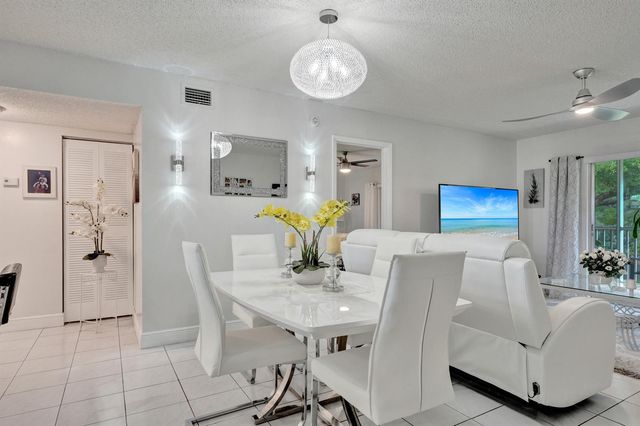 130 LAKE MERYL Drive 227, West Palm Beach, FL 33411