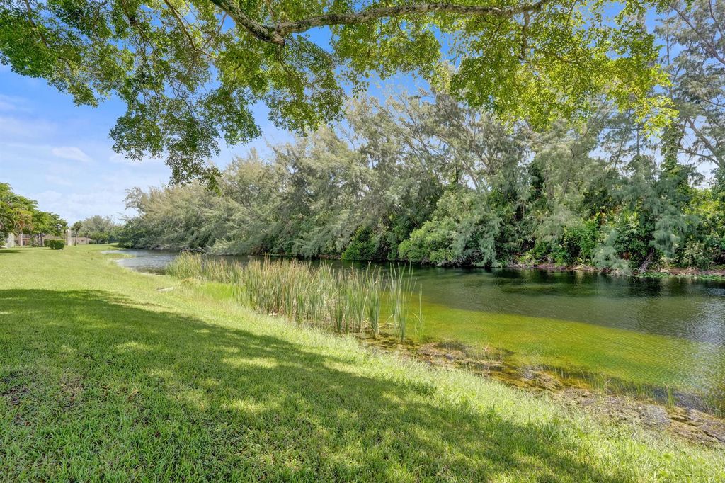 130 LAKE MERYL Drive 227, West Palm Beach, FL 33411