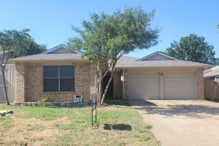 117 Valley Spring Drive, Arlington, TX 76018