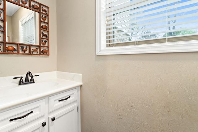 306 Creekside Loop, Sour Lake, TX 77659