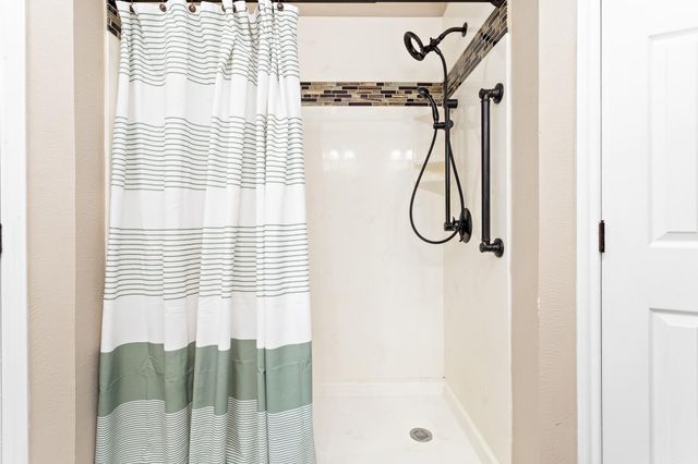 306 Creekside Loop, Sour Lake, TX 77659