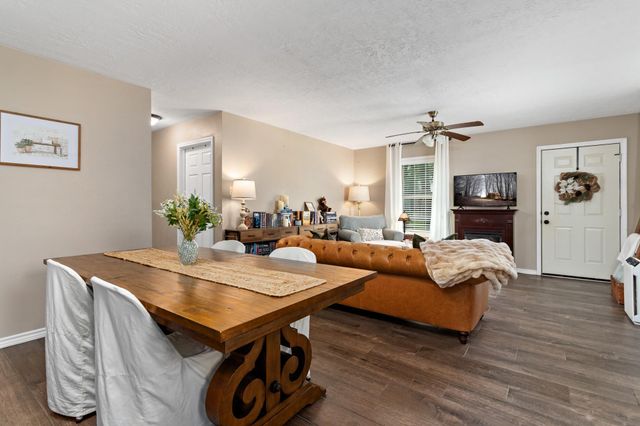 306 Creekside Loop, Sour Lake, TX 77659