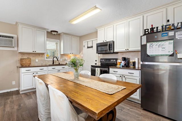 306 Creekside Loop, Sour Lake, TX 77659