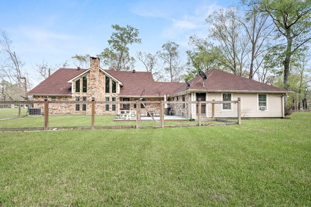 306 Creekside Loop, Sour Lake, TX 77659