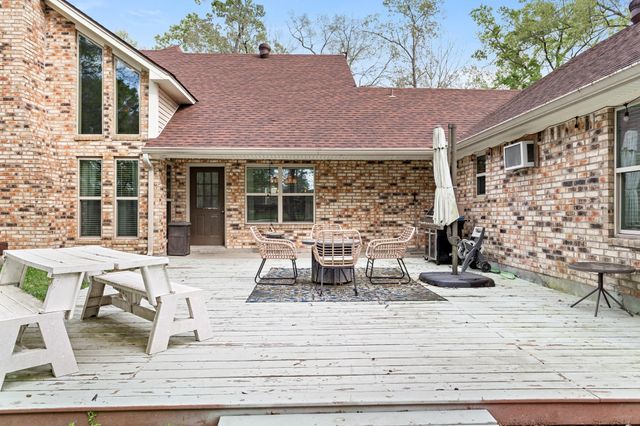 306 Creekside Loop, Sour Lake, TX 77659