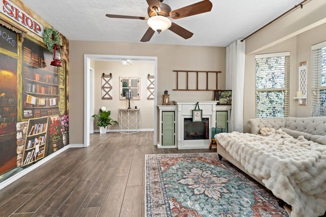 306 Creekside Loop, Sour Lake, TX 77659